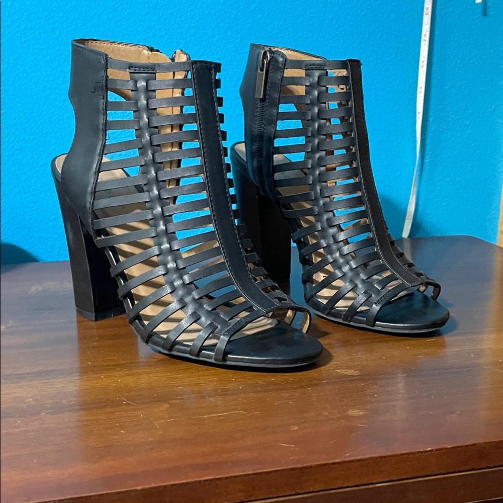 Black Strappy Block Heel Gladiator Sandals size 9 Bamboo